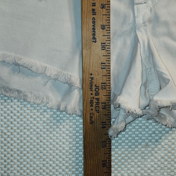 Free People White‎ Denim Shorts Button Fly Distressed Frayed Hem Size 30 - Picture 5 of 7
